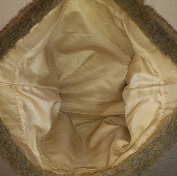 Faux Fur Quilted Shoulder/Oversized Bag - Picture 5 of 7